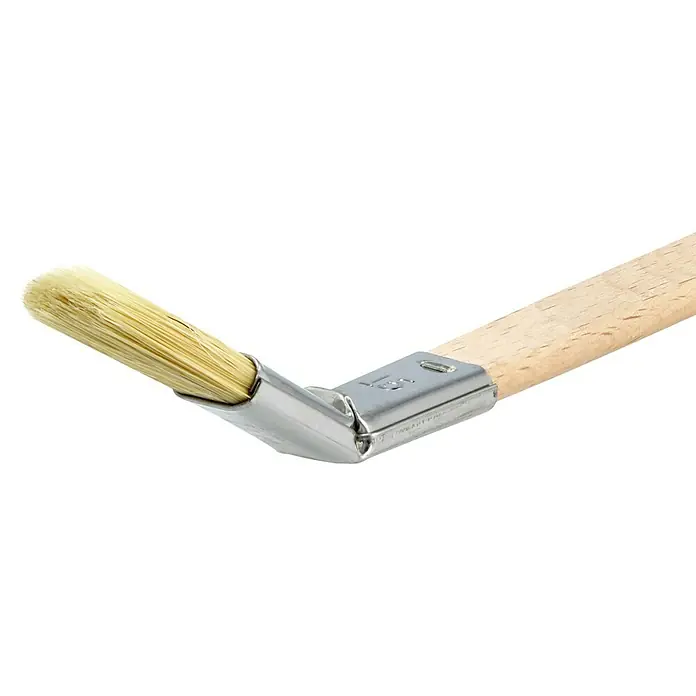 Profi Depot by Storch-Ciret Plattpinsel - Breite Borsten: 15 mm, Gebogen, Holz, Beige - Nahaufnahme eines Eckpinsels mit Holzgriff und Metallfassung, ideal für präzises Malen in Ecken.