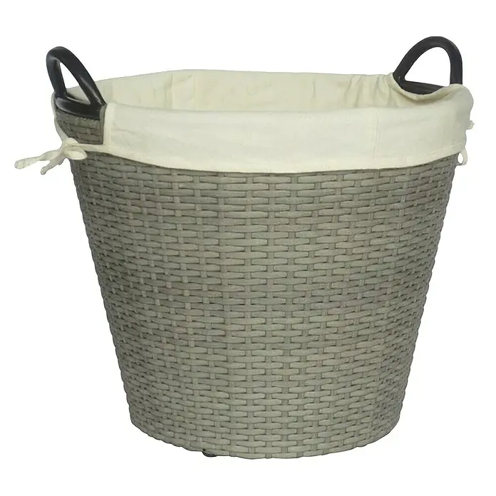 Firefix Rattankorb - Ø x H: 45 x 51 cm, Grau - Grauer Wäschekorb mit schwarzem Griff und weißem Stoffeinsatz. Der Wäschekorb ist aus Korbgeflecht gefertigt und steht vor schwarzem Hintergrund.