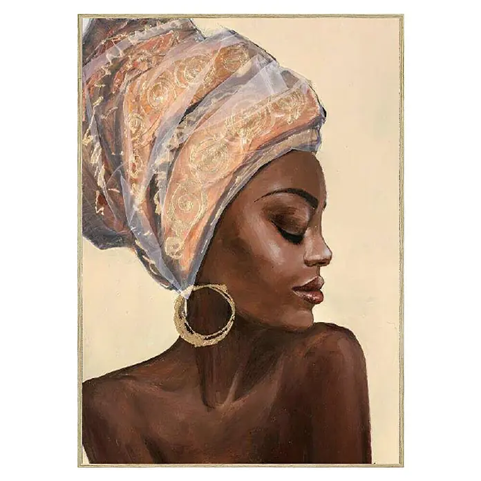 Lienzo Africana de perfil - Africana de perfil, An x Al: 50 x 70 cm - Pintura de una mujer negra con turbante dorado y aretes sobre un fondo beige, enmarcada en dorado.