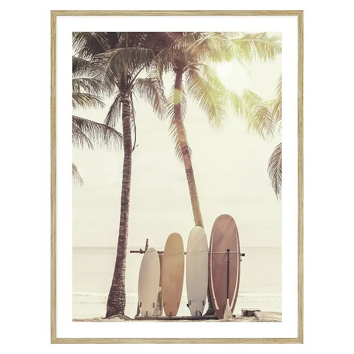 Cuadro Surf Vintage - An x Al: 30 x 40 cm, 1 pzs. - Arte de pared enmarcado con tablas de surf y palmeras en la playa, trayendo vibraciones de vacaciones y relajación soleada a tu hogar.
