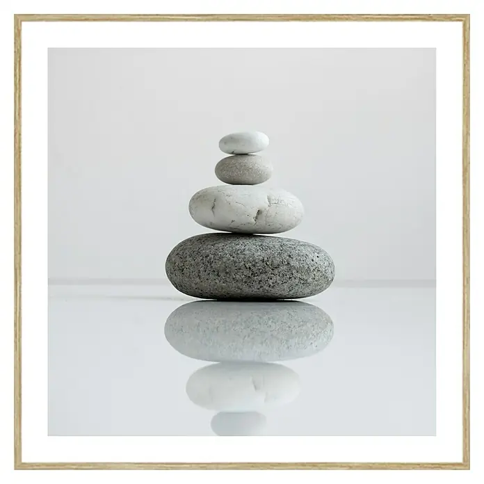 Cuadro Reflejo - An x Al: 40 x 40 cm, 1 pzs. - Escultura de piedra equilibrada en marco de madera. Decoración meditativa para el hogar con estética relajante.