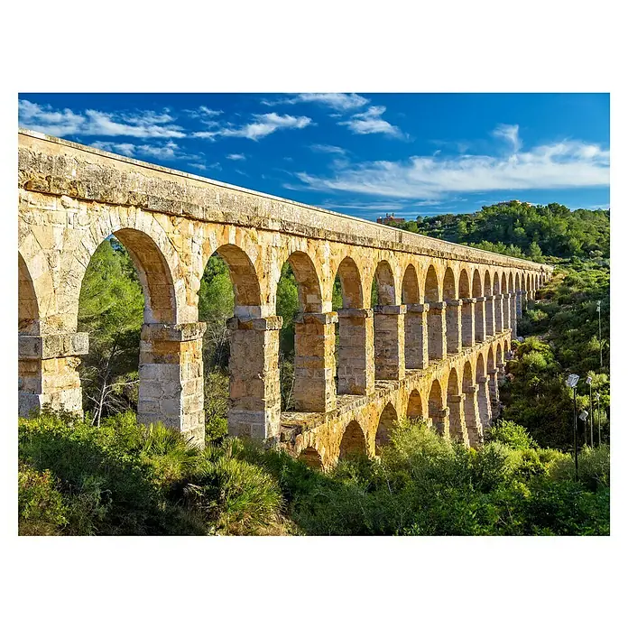 Cuadro Pont del Diable - Pont del Diable, An x Al: 80 x 60 cm, 1 pzs. - El impresionante puente romano Pont del Diable con sus arcos de piedra y el paisaje verde circundante.