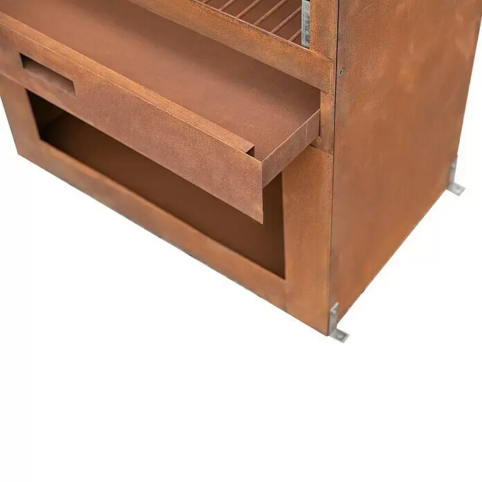 Westmann Grillkamin - L x B x H: 410 x 700 x 2.290 mm, Rost, Stahl - Rostfarbener Metallschrank mit ausziehbarer Ablage und oberem Regal.