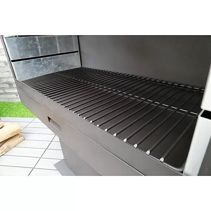 Westmann Grillkamin - L x B x H: 500 x 300 x 1.600 mm, Stahl, Schwarz - Dunkelgrauer Gartengrill mit glänzendem Metallrücken und robusten Rosten.