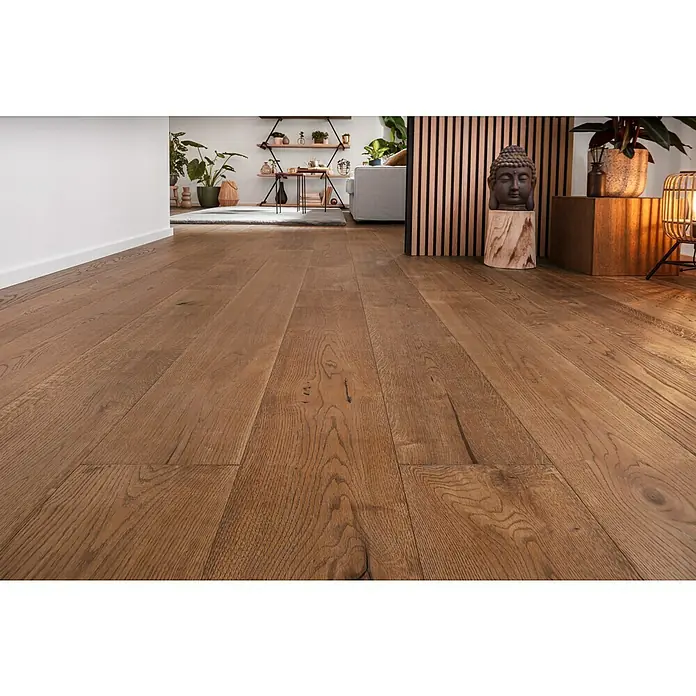 Parkett - Eiche Fabia, Landhausdiele, 1.900 x 190 x 14 mm - Ein warmer, einladender Raum mit einem wunderschönen, geölten Eichenparkettboden, der die natürliche Maserung des Holzes hervorhebt.