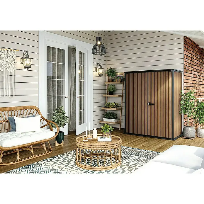 Keter Geräteschrank Signature Venetian High Store - Außenmaß inkl. Dachüberstand (B x T): 140 x 73,6 cm, Kunststoff, Braun - Elegantes Gartenhaus mit Holzverkleidung und schwarzem Rahmen, ideal für die stilvolle Aufbewahrung von Gartengeräten und Zubehör im Außenbereich.