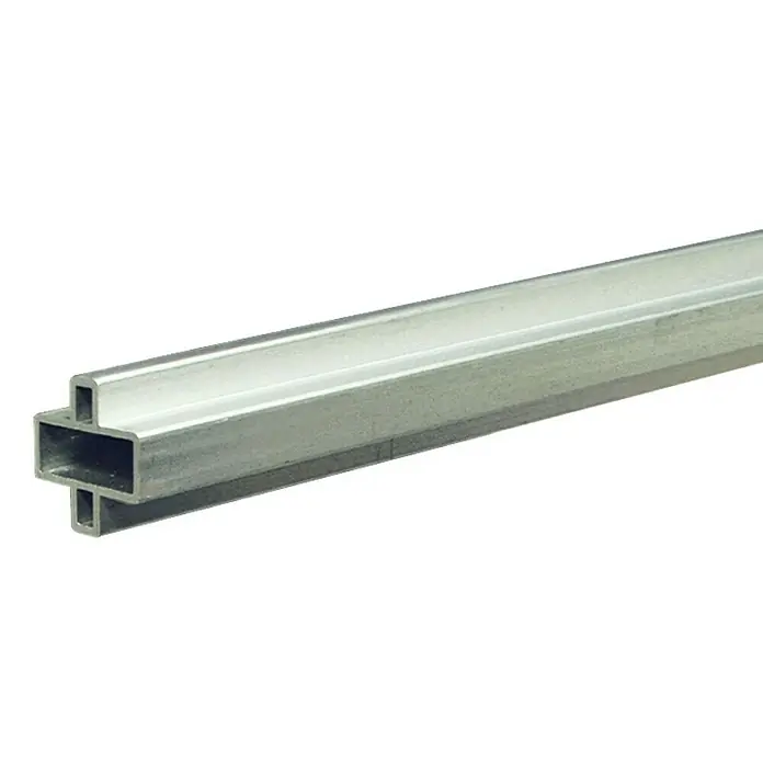 T & J Zierleiste Gotland - L x B x H: 10 x 1.795 x 20 mm, Aluminium, Silber - Nahaufnahme eines Aluminiumprofils mit quadratischem Querschnitt und zusätzlichen Profilen.