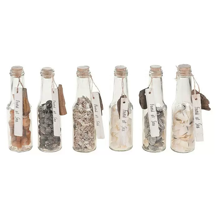 Dekofigur Flasche mit Muscheln - 1 Stk., Ø x H: 5 x 17 cm, Sortiert - Sechs dekorative Glasflaschen mit Korken, gefüllt mit Muscheln, jeweils mit „Found at Sea“-Etikett und Treibholz.