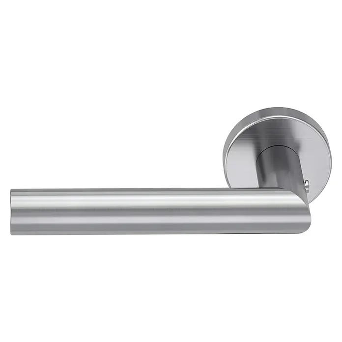 Diamond Doors Zimmertürgarnitur L-Form Premium Smart2Lock links - Stärke Tür: 38 mm - 45 mm, L-Form, Edelstahl matt, DIN Anschlag: Links, Passend für: Türen ohne Schlüssellochbohrung, Türen mit Schlüssellochbohrung benötigen zusätzlich eine Blindrosette - Nahaufnahme eines Türgriffs aus Edelstahl mit einem zylindrischen Griff und einer runden Rosette vor einem schwarzen Hintergrund.