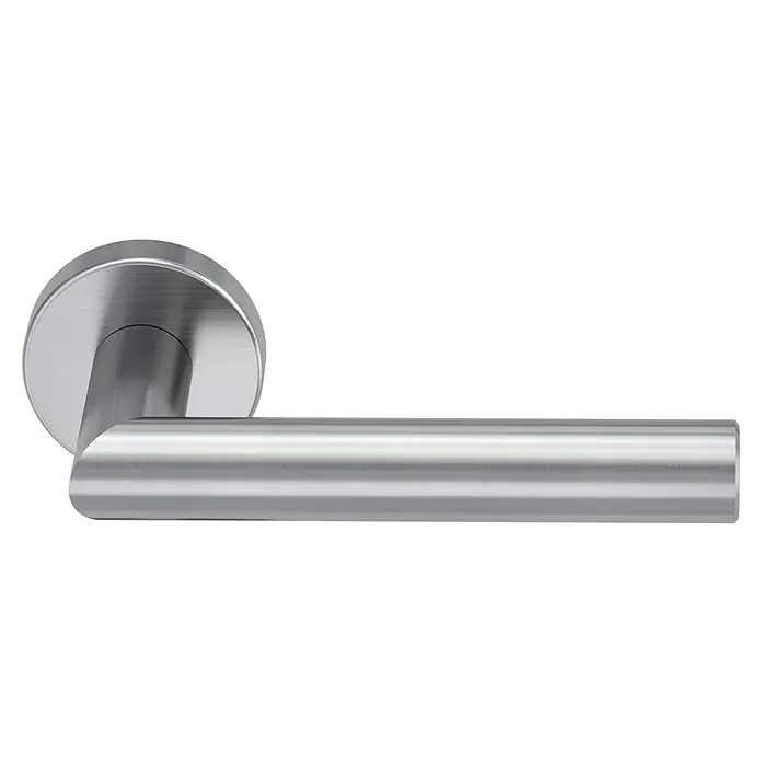 Diamond Doors Modern Zimmertürgarnitur L-Form Premium - Stärke Tür: 38 mm - 45 mm, Edelstahl, L-Form, Edelstahl matt - Nahaufnahme eines modernen Türgriffs aus gebürstetem Edelstahl mit runder Rosette, ideal für zeitgenössische Innenräume.