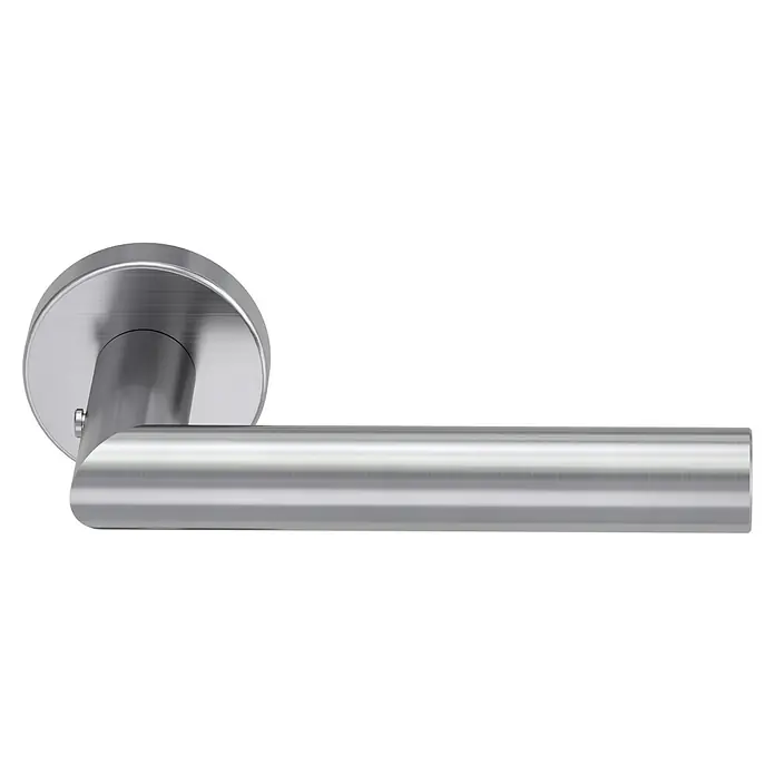 Diamond Doors Zimmertürgarnitur L-Form Premium Smart2Lock rechts - Stärke Tür: 38 mm - 45 mm, L-Form, Edelstahl matt, DIN Anschlag: Rechts, Passend für: Türen ohne Schlüssellochbohrung, Türen mit Schlüssellochbohrung benötigen zusätzlich eine Blindrosette - Nahaufnahme eines modernen Türgriffs aus gebürstetem Edelstahl auf schwarzem Hintergrund.