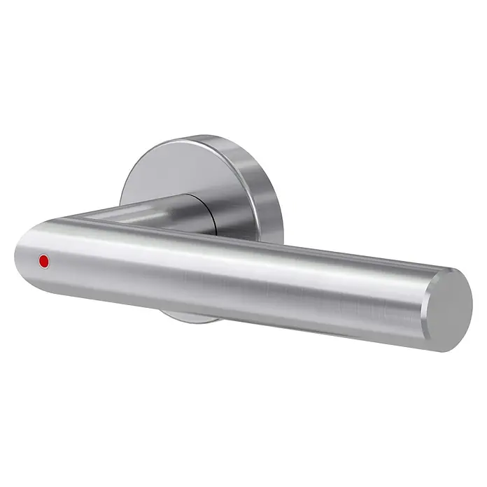 Diamond Doors Zimmertürgarnitur L-Form Premium Smart2Lock rechts - Stärke Tür: 38 mm - 45 mm, L-Form, Edelstahl matt, DIN Anschlag: Rechts, Passend für: Türen ohne Schlüssellochbohrung, Türen mit Schlüssellochbohrung benötigen zusätzlich eine Blindrosette - Ein silberner Türgriff ist auf einem schwarzen Hintergrund zu sehen. Der Griff hat ein minimalistisches Design und eine rote Markierung.