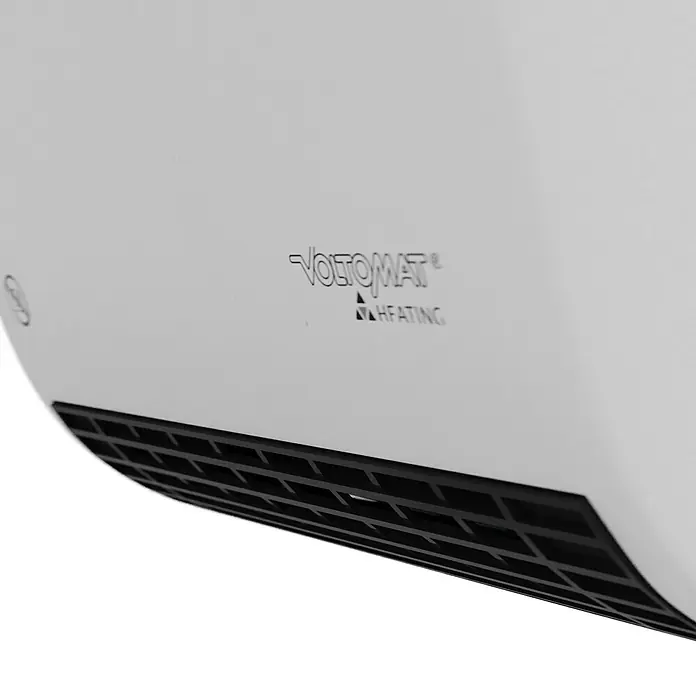 Voltomat HEATING Heizlüfter - 1.000 W - 2.000 W, Weiß, 29,5 x 19 x 31,6 cm, IP22 - Nahaufnahme einer VOLTOMAT®-Heizung, die Design und Funktion vereint, um Wärme effizient zu spenden.