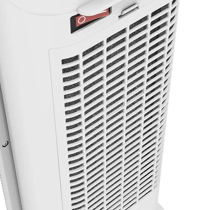Voltomat HEATING Keramik-Heizlüfter Mini Tower - 2.000 W, Silber, 20,5 x 16,2 x 44,5 cm - Nahaufnahme eines Turmluftreinigers, der die feinen Lamellen und den roten Schalter für die Einstellungen zeigt. Sorgt für saubere Luft im Raum.