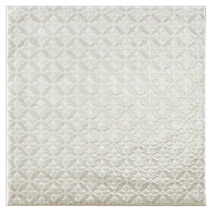 BHS Showroom Revestimiento de pared Rain Decor - 22,3 x 22,3 cm, Bianco, Brillante - Primer plano de una baldosa de cerámica blanca con un patrón de rombos texturizado, ideal para diseños modernos de paredes y suelos.