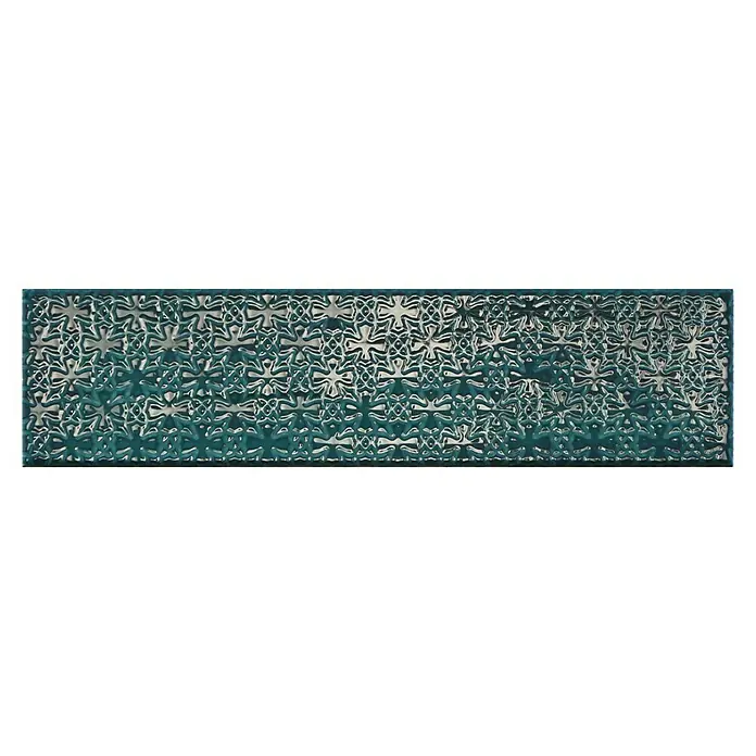 BHS Showroom Revestimiento de pared Rain Decor - 7,5 x 30 cm, Aquamarine, Brillante - Decoración de pared artística con un delicado diseño verde sobre un fondo plateado, que aporta un toque elegante a cualquier habitación.