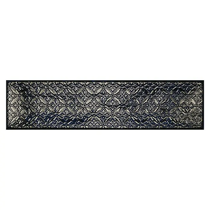 BHS Showroom Revestimiento de pared Rain Decor - 7,5 x 30 cm, Blue, Brillante - La imagen muestra un textil decorativo con un complejo patrón geométrico en tonos de blanco y azul oscuro. Parece un tejido fino para complementos del hogar.