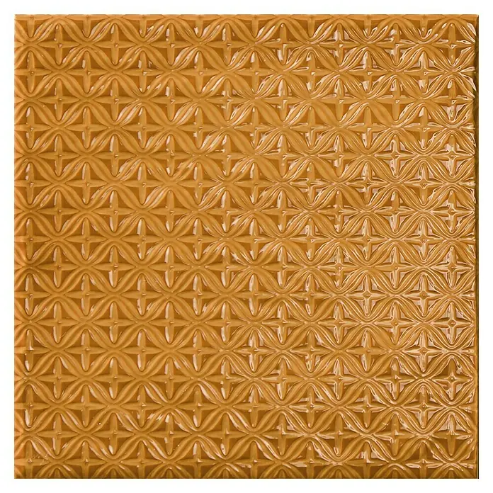 BHS Showroom Revestimiento de pared Rain Decor - 22,3 x 22,3 cm, Kaki, Brillante - Primer plano de un mosaico de vidrio dorado con un diseño intrincado y repetitivo.