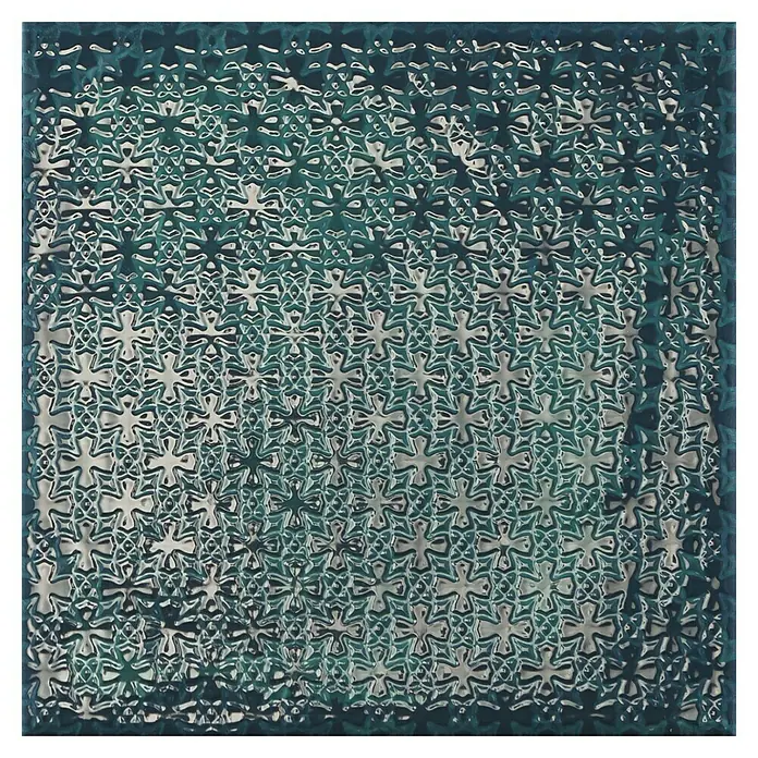 BHS Showroom Revestimiento de pared Rain Decor - 22,3 x 22,3 cm, Aquamarine, Brillante - Patrón de cruces estilizadas en tonos verdes y plateados, creando una superficie decorativa.