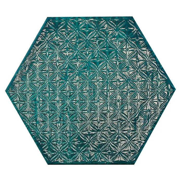 BHS Showroom Revestimiento de pared Rain Decor - 19,8 x 22,8 cm, Aquamarine, Brillante - Azulejo hexagonal de color verde azulado con un patrón ondulado en relieve. El azulejo destaca por su forma inusual y diseño detallado.