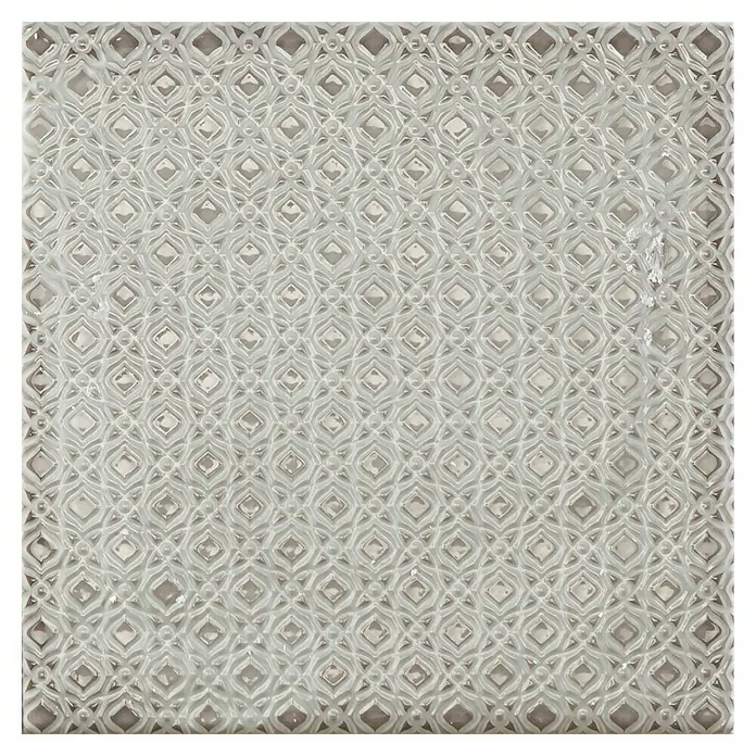 BHS Showroom Revestimiento de pared Rain Decor - 22,3 x 22,3 cm, Grigio, Brillante - Una baldosa decorativa cuadrada con un patrón de rombos y círculos estilizados en un suave tono blanco.