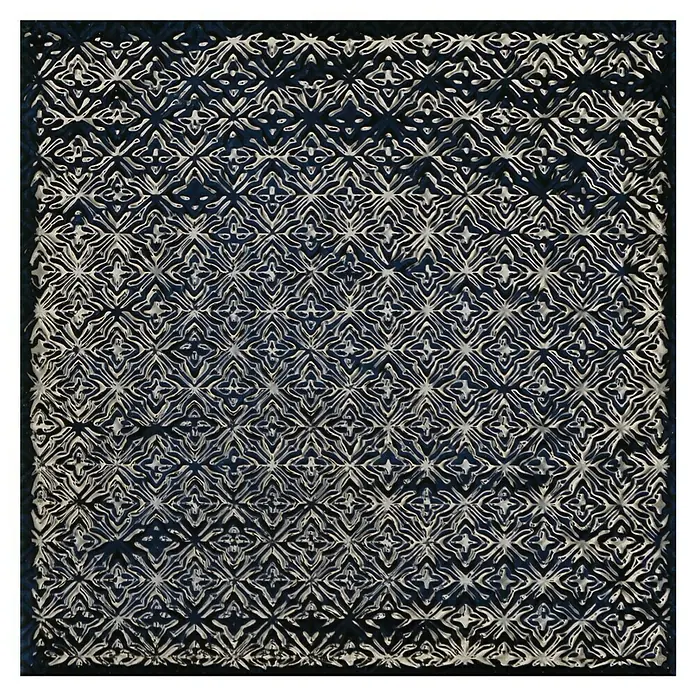 BHS Showroom Revestimiento de pared Rain Decor - 22,3 x 22,3 cm, Blue, Brillante - Un patrón tejido cuadrado en tonos oscuros y claros, que ofrece una superficie texturizada y un aspecto elegante y decorativo a este producto.
