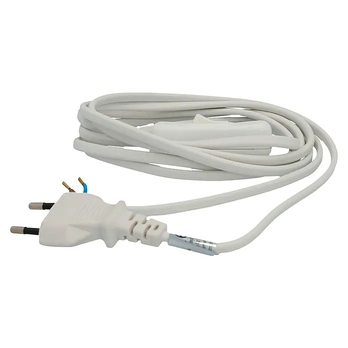 Voltomat Anschlusskabel - 2 m, H03VV-F, Aderquerschnitt: 0,75 mm², Weiß - Ein weißes Verlängerungskabel mit Eurostecker und integriertem Schalter, aufgerollt und bereit zur Verwendung, ideal für Lampen und Geräte.