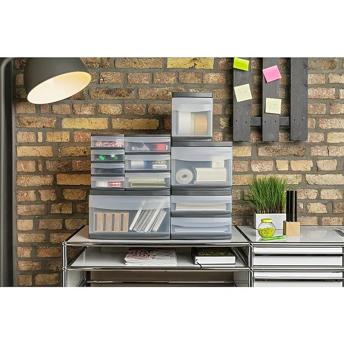 Rotho Schubladenbox Systemix Tower - L x B x H: 26,5 x 19,2 x 23,3 cm, Anthrazit, Anzahl Schubladen: 3 Stk. - Aufbewahrungssystem mit transparenten Schubladen und grauem Rahmen zur Organisation von Bürobedarf und Dokumenten.