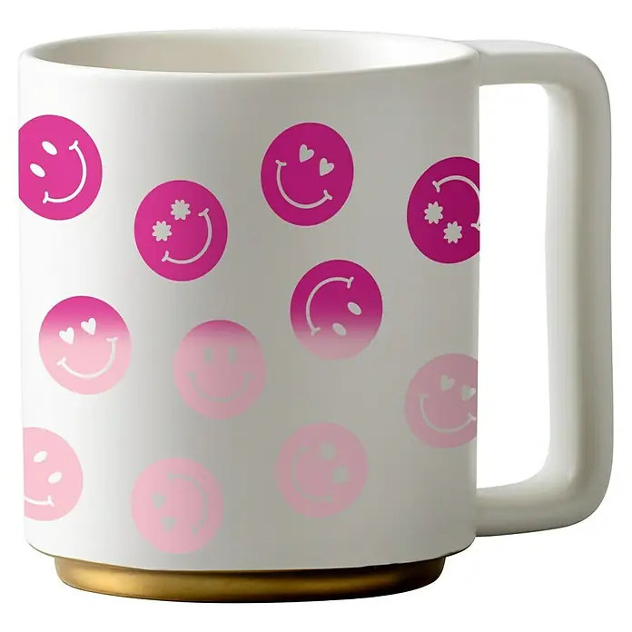 Cricut Vinylfolie Color Change Hot Permanent - 1 Stk., Pink/Rosa, 30 x 60 cm - Weiße Kaffeetasse mit goldenem Sockel und pinkfarbenen Smiley-Gesichtern. Die Tasse ist ein echter Hingucker und sorgt für gute Laune am Morgen.