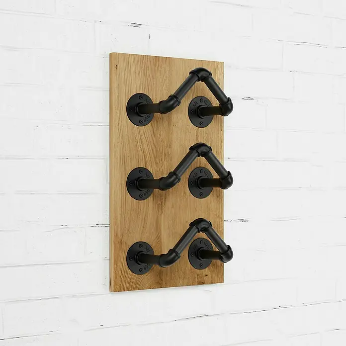 Walteco Rusticline Weinregal - Stahl, Schwarz - Weinregal aus Holz und schwarzen Rohren zur Wandmontage. Dekorative und funktionale Aufbewahrung für Weinflaschen.