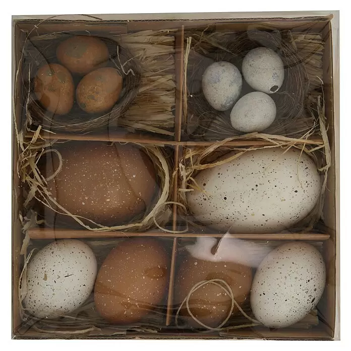 Dekofigur Deko-Eier - 12 Stk., Natur/Weiß - Dekoratives Eier-Set im Karton mit Plastikabdeckung. Enthält braune, gesprenkelte weiße und blaue Eier in Strohnestern.