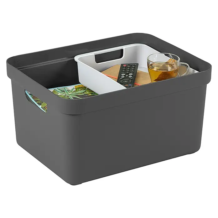 Sunware Aufbewahrungsbox Sigma Home - L x B x H: 44,5 x 34,5 x 24,3 cm, Kunststoff, Anthrazit - Graue Aufbewahrungsbox mit weißem Einsatz gefüllt mit einer Fernbedienung, einem Buch und einer Tasse Tee.