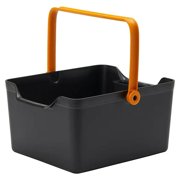 Fiskars Garten-Aufbewahrungsbox für Pflanzgeräte - L x B x H: 35,3 cm x 31,1 mm x 17,4 cm, Kunststoff - Eine schwarze Tragetasche mit orangefarbenem Griff, ideal für Gartenarbeit oder zur Aufbewahrung von Werkzeugen und anderen Gegenständen.