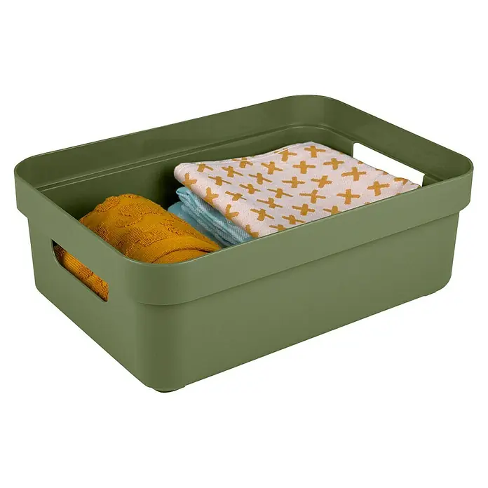 Sunware Aufbewahrungsbox Sigma Home - L x B x H: 35 x 24,6 x 12,2 cm, Kunststoff, Dunkelgrün - Grüne Aufbewahrungsbox aus Kunststoff mit einigen darin gefalteten Textilien, darunter ein gelbes Handtuch und ein hellblaues Tuch.