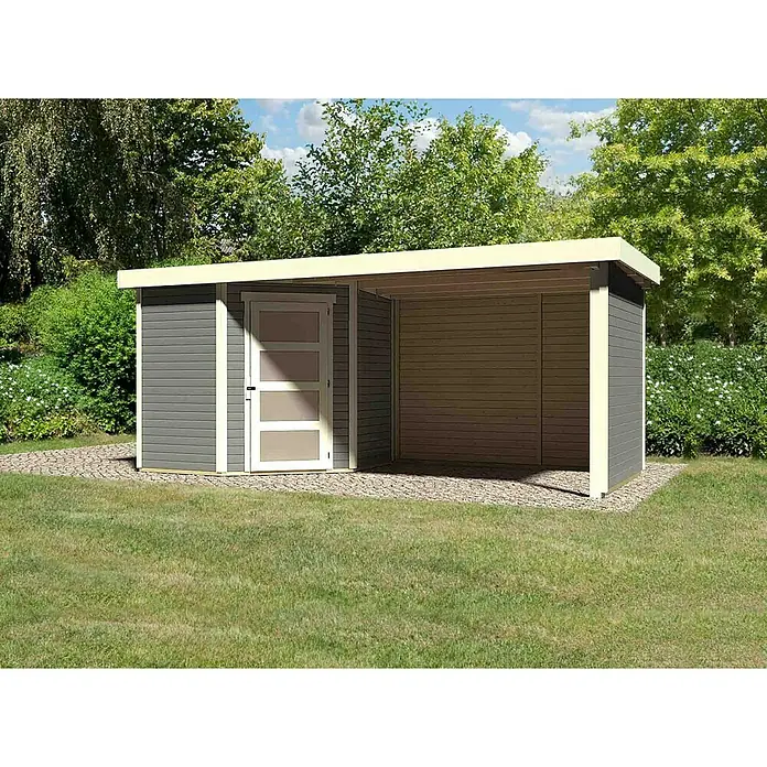 Karibu Gartenhaus Schwandorf 3 - Außenmaß inkl. Dachüberstand (B x T): 504,5 x 238 cm, Holz, Terragrau, Mit Anbaudach, Seiten- und Rückwand - Ein graues Gartenhaus mit einer hellen Tür und einem überdachten Bereich, ideal für die Lagerung von Gartengeräten und Möbeln.