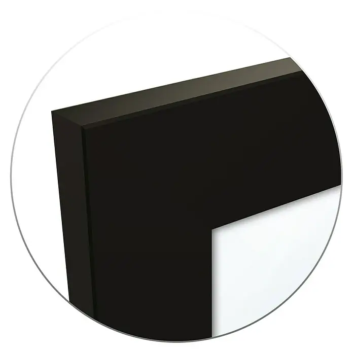 Espejo de pared Lincoln - 45 x 147 cm, Negro - Primer plano de un marco negro moderno para cuadros, con líneas limpias y un acabado liso, ideal para arte y fotografías contemporáneas.
