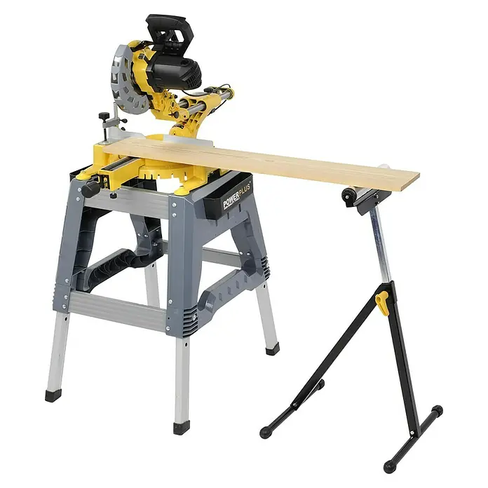 PowerPlus Caballete de trabajo POWX0700T - L x An x Al: 108 x 43 x 108 cm, Carga soportada: 60 kg - Sierra de inglete Powerplus sobre mesa de trabajo con tabla de madera para cortes precisos.