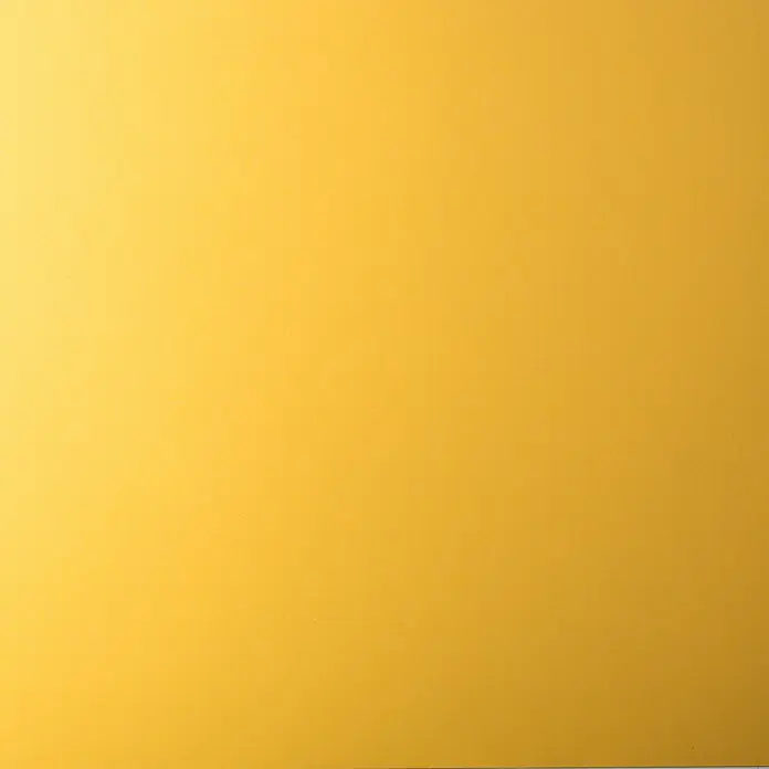 Cricut Joy Vinylfolie Smart Label Writeable - 4 Stk., Gold, 14 x 33 cm - Leuchtend gelber Hintergrund, ideal für vielfältige Designprojekte und zur Hervorhebung von Produktvisualisierungen mit seiner warmen Farbe.