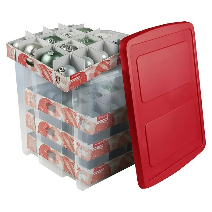 Sunware Aufbewahrungsbox Nesta für Weihnachtskugeln - Passend für: 64 Christbaumkugeln ( Ø 70 - 80 mm), L x B x H: 46 x 36,5 x 36,5 cm, Kunststoff, Transparent, Farbe Deckel: Rot - Produktfoto einer durchsichtigen Aufbewahrungsbox mit rotem Deckel, gefüllt mit Ornamenten.