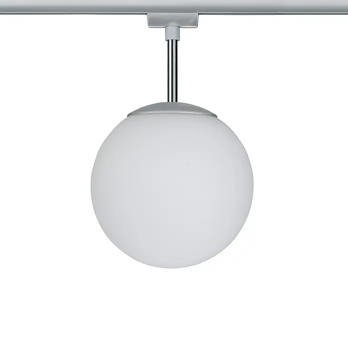 Paulmann URail Deckenleuchte Ceiling Globe Small - 10 W, Durchmesser: 20 cm - Nahaufnahme einer runden, weißen Hängelampe mit einer schlanken, verchromten Stange, die an einer Schiene an der Decke befestigt ist.