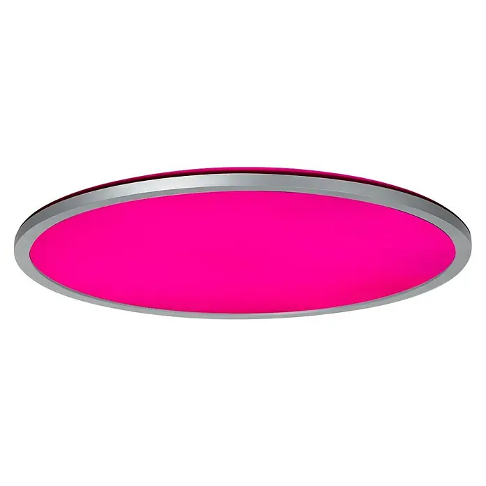 Brilliant LED-Deckenleuchte rund Tanida - 46 W, Ø x H: 57 x 3,2 cm, Silber, RGBW - Nahaufnahme einer runden, flachen Deckenleuchte mit silbernem Rahmen und pinkfarbener, beleuchteter Oberfläche vor schwarzem Hintergrund.