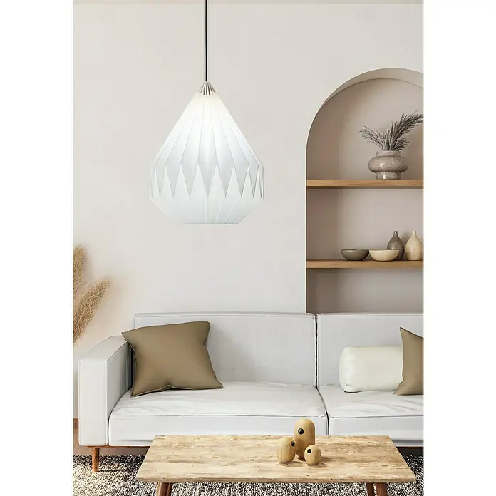 Eglo Pendelleuchte rund MINTING - 25 W, Ø x H: 31 x 110 cm, Schwarz, E27 - Eine stilvolle Inneneinrichtung mit einer modernen, weißen Hängelampe als zentralem Blickfang über einem hellen Wohnbereich.