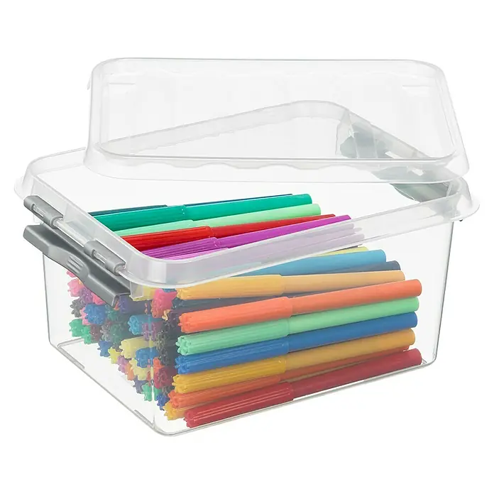 Sunware Aufbewahrungsbox Q-Line - L x B x H: 20 x 15 x 10,4 cm, Kunststoff, Transparent, Farbe Griff: Schwarz - Ein durchsichtiger Kunststoffbehälter mit einem abnehmbaren Deckel, gefüllt mit einer Vielzahl von farbigen Filzstiften.