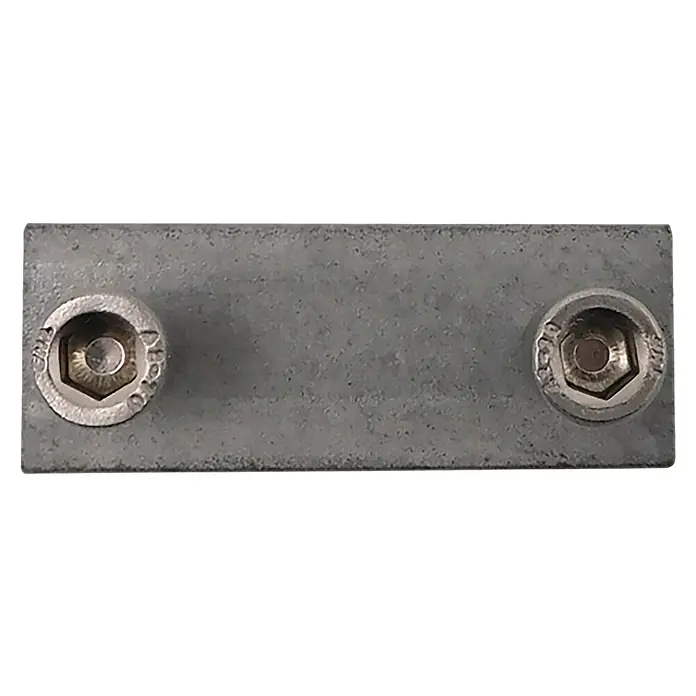 Micel Regleta TLD26 - L x An x Al: 51,5 x 19,8 x 5,5 mm, Específico para: Unión de brazos con perfil de carga de los toldos - Primer plano de una barra metálica con dos tornillos de cabeza hueca que garantizan una fijación segura.