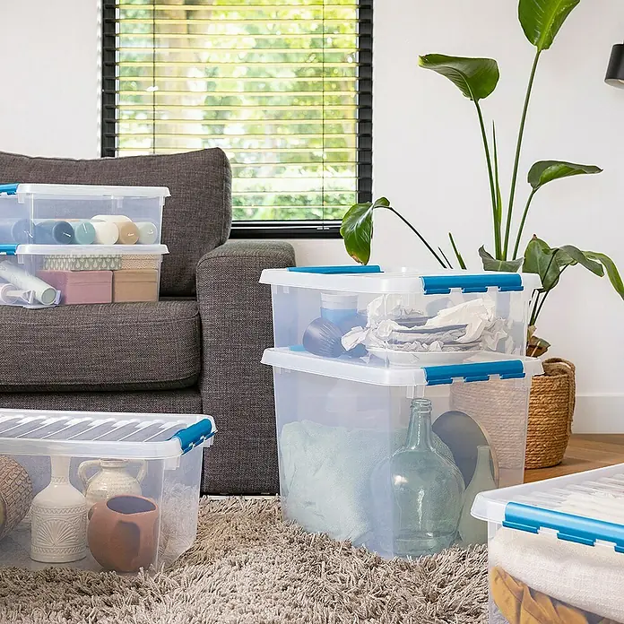 Sunware Aufbewahrungsbox Q-Line - L x B x H: 50 x 40 x 26 cm, Kunststoff, Transparent, Farbe Griff: Blau - Transparente Aufbewahrungsboxen mit blauem Verschluss zeigen den Inhalt. Praktische Behälter zur Aufbewahrung von Gegenständen im Haus.