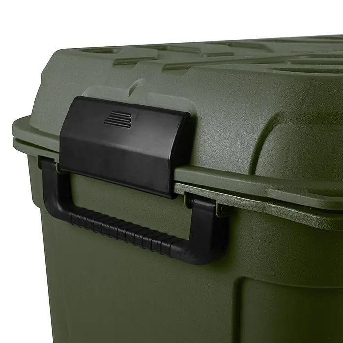 Sunware Aufbewahrungsbox Q-Line - L x B x H: 79 x 54,5 x 42,5 cm, Kunststoff, Grün - Nahaufnahme einer grünen Aufbewahrungsbox mit schwarzem Griff und Verschluss, ideal für die Organisation und Lagerung.