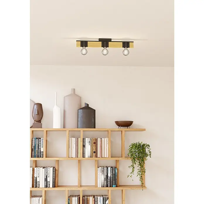 Eglo Bailrigg Plafón - 120 W, L x An x Al: 10 x 65,5 x 4,5 cm, Negro y Madera - Una lámpara de techo moderna con tres bombillas Edison y una base de madera, ofreciendo iluminación elegante.