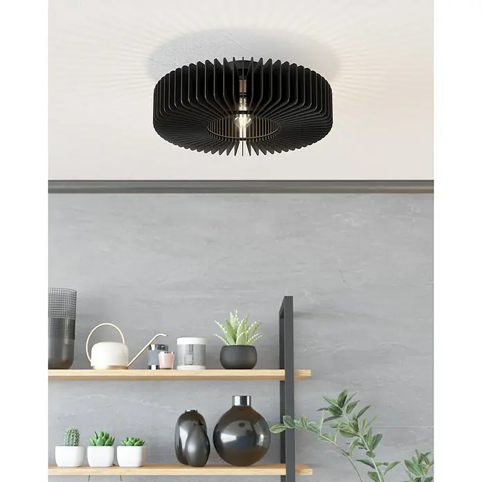 Eglo Plafón redondo Palombaia - 40 W, Ø x Al: 50 x 17,5 cm, Negro - Primer plano de la lámpara de techo redonda negra, que acentúa el ambiente moderno de la habitación. Una solución de iluminación elegante y con estilo.