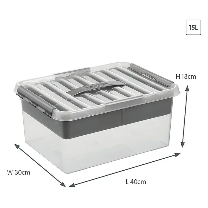 Sunware Aufbewahrungsbox Q-Line mit Einsatz - L x B x H: 40 x 30 x 18 cm, Kunststoff, Transparent - Das Bild zeigt eine 15L Aufbewahrungsbox aus transparentem Kunststoff mit grauem Deckel, die mit Maßen (L40cm x B30cm x H18cm) beschriftet ist.