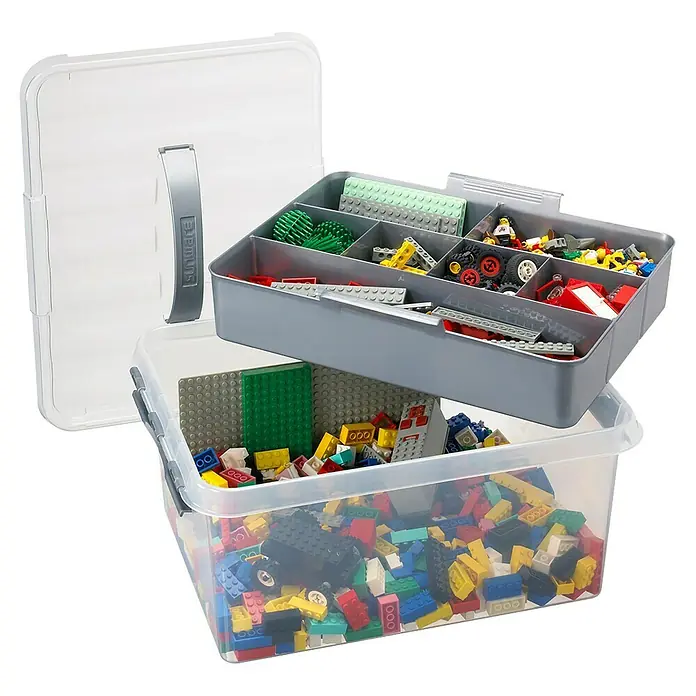 Sunware Aufbewahrungsbox Q-Line mit Einsatz - L x B x H: 40 x 30 x 18 cm, Kunststoff, Transparent - Eine Elements Aufbewahrungsbox mit Legosteinen, die eine praktische und organisierte Lösung zum Aufbewahren und Sortieren von Legosteinen bietet.